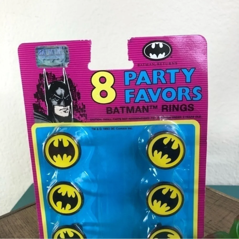 Batman Returns Rings 8 Party Favors Vintage 1992 DC Comics New In Packaging